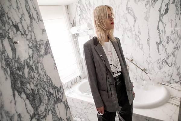 小西装适合多少度穿 冬季可以穿小西装吗 小西装适合多少度穿 冬季可以穿小西装吗