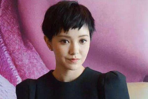 狗啃刘海适合宽额头吗 容易显得脸大 狗啃刘海适合宽额头吗 容易显得脸大