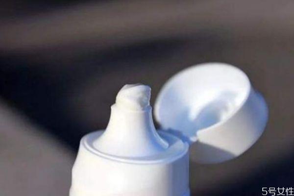 牙膏可以去眼袋吗 牙膏有去眼袋的效果吗 牙膏可以去眼袋吗 牙膏有去眼袋的效果吗