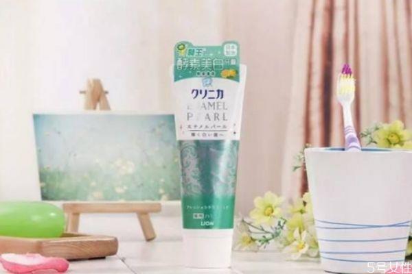 牙膏可以去眼袋吗 牙膏有去眼袋的效果吗 牙膏可以去眼袋吗 牙膏有去眼袋的效果吗