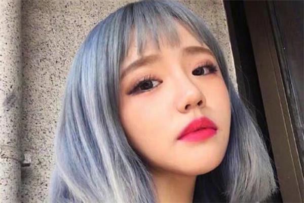 蓝灰色适合什么肤色 蓝灰色发色显白吗