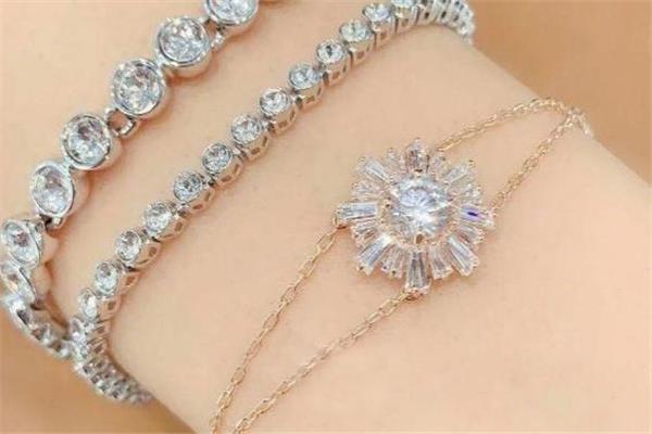 施华洛世奇太阳花手链多少钱 母亲节最好的礼物 施华洛世奇太阳花手链多少钱 母亲节最好的礼物