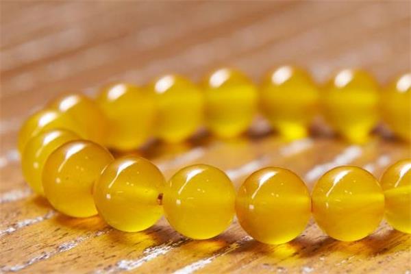 黄玛瑙适合什么人戴 黄玛瑙适合多大年龄戴