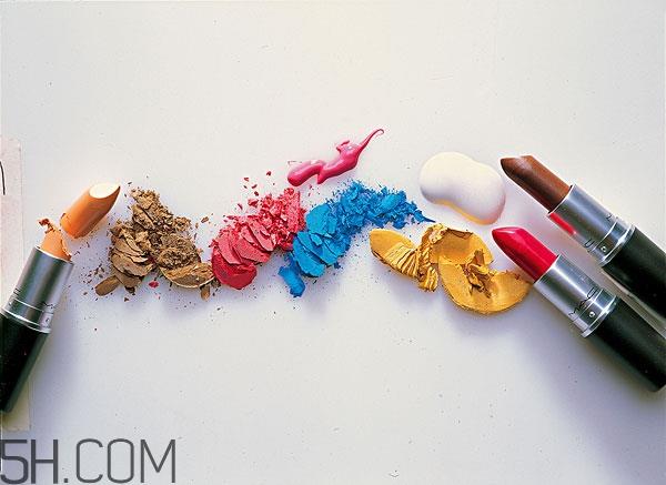 口红擦银饰为什么变黑 口红擦银饰变黑的原理