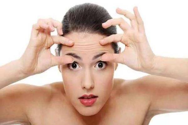 抬头纹是不是天生的 抬头纹会不会遗传 抬头纹是不是天生的 抬头纹会不会遗传