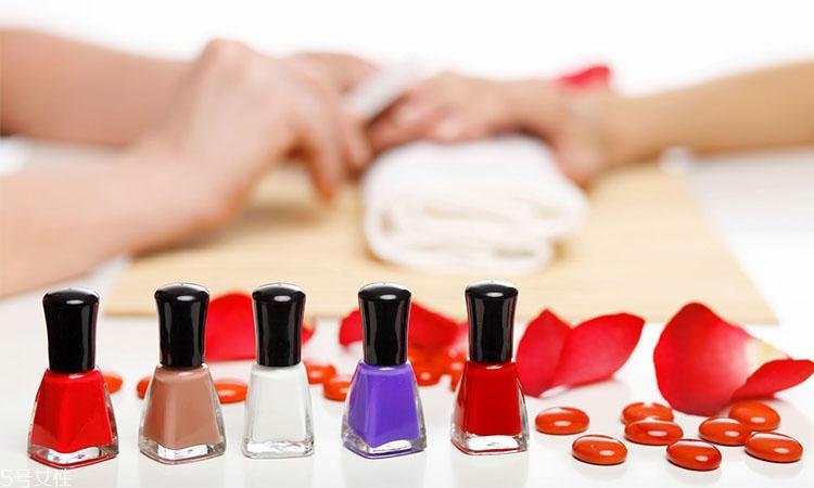 新手怎么正确挑选指甲油?四个小妙招教你 新手怎么正确挑选指甲油?四个小妙招教你