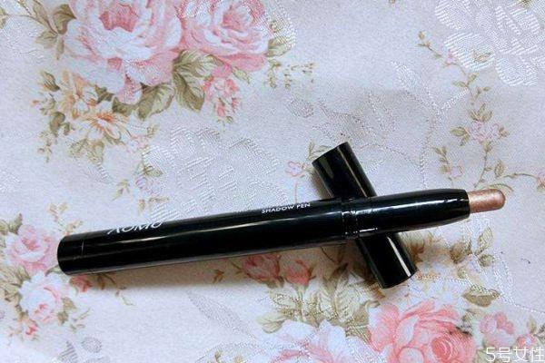 眼影棒应该怎么用呢 眼影棒的优点有哪些呢 眼影棒应该怎么用呢 眼影棒的优点有哪些呢