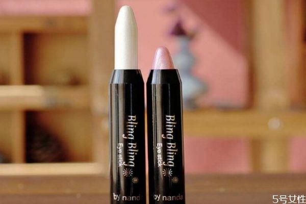 高光笔可以遮瑕吗 遮瑕笔和高光笔有什么区别 高光笔可以遮瑕吗 遮瑕笔和高光笔有什么区别