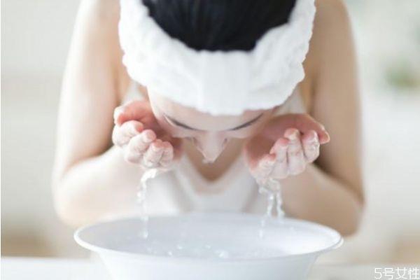 清水洗脸的优点在哪里 可以长期使用清水洗脸吗 清水洗脸的优点在哪里 可以长期使用清水洗脸吗