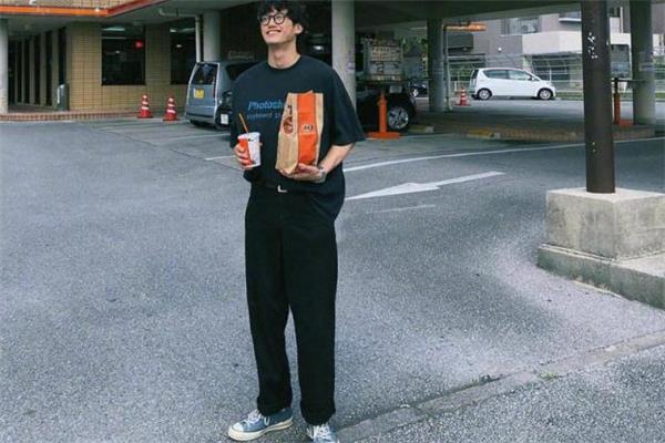 大学男生穿什么衣服好看 大学男生怎么穿搭 大学男生穿什么衣服好看 大学男生怎么穿搭