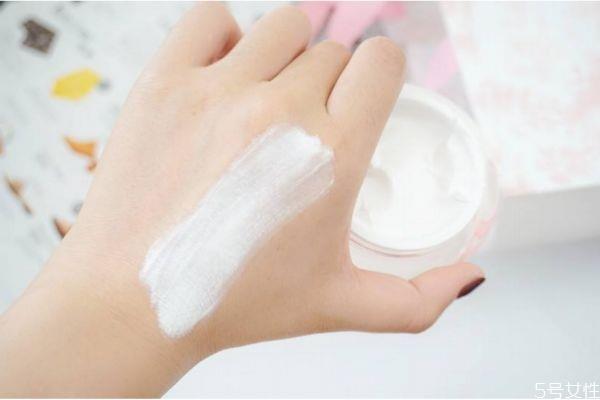 如何预防素颜霜脱妆 怎样让素颜霜持久一天 如何预防素颜霜脱妆 怎样让素颜霜持久一天