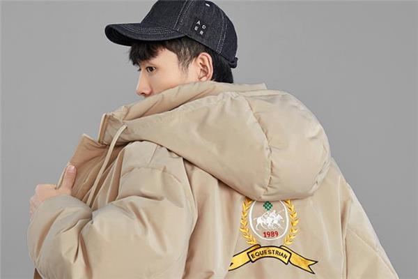 男生穿什么颜色棉服好看 男生棉服穿搭图片 男生穿什么颜色棉服好看 男生棉服穿搭图片