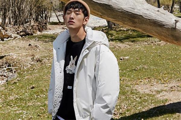 男生穿什么颜色棉服好看 男生棉服穿搭图片 男生穿什么颜色棉服好看 男生棉服穿搭图片