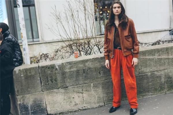 复古色服装如何搭配 复古色服装穿搭建议 复古色服装如何搭配 复古色服装穿搭建议