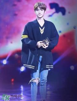 off white黄腰带怎么系?off white腰带怎么绑? off white黄腰带怎么系?off white腰带怎么绑?