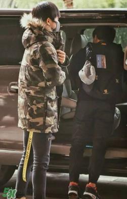 off white黄腰带怎么系?off white腰带怎么绑? off white黄腰带怎么系?off white腰带怎么绑?