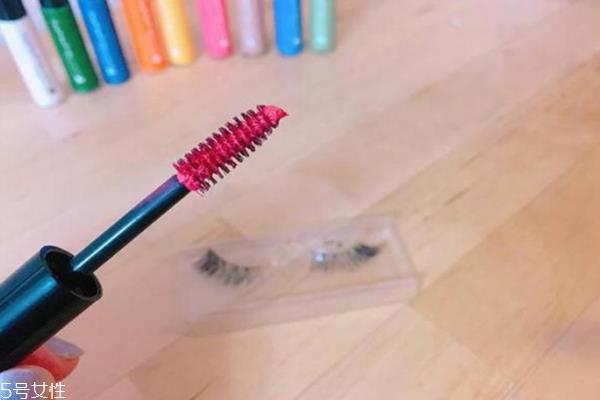 粉色睫毛膏适合什么肤色 刷后很有仙女风 粉色睫毛膏适合什么肤色 刷后很有仙女风