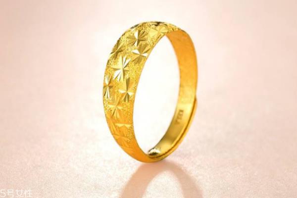黄金戒指有划痕怎么办 让戒指光亮如新 黄金戒指有划痕怎么办 让戒指光亮如新