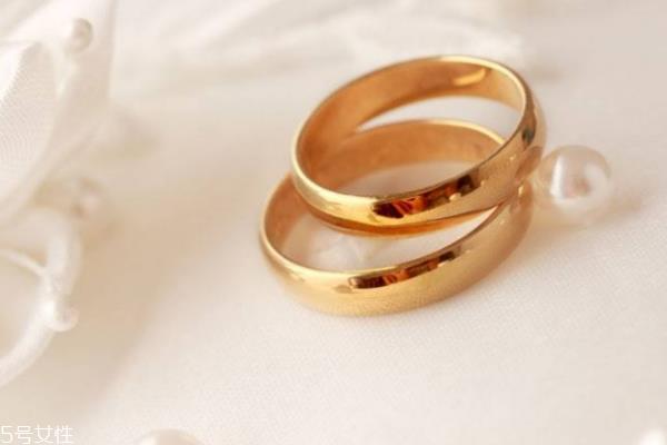 黄金戒指有划痕怎么办 让戒指光亮如新 黄金戒指有划痕怎么办 让戒指光亮如新