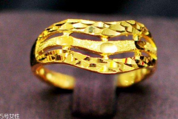 黄金戒指有划痕怎么办 让戒指光亮如新 黄金戒指有划痕怎么办 让戒指光亮如新