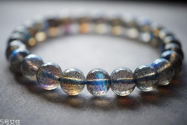 拉长石和月光石的区别 要学会区分 拉长石和月光石的区别 要学会区分