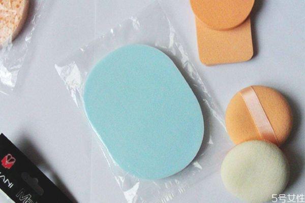 什么情况需要更换洗脸扑 长期不换洗脸扑的坏处 什么情况需要更换洗脸扑 长期不换洗脸扑的坏处