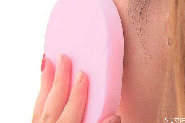 什么情况需要更换洗脸扑 长期不换洗脸扑的坏处 什么情况需要更换洗脸扑 长期不换洗脸扑的坏处