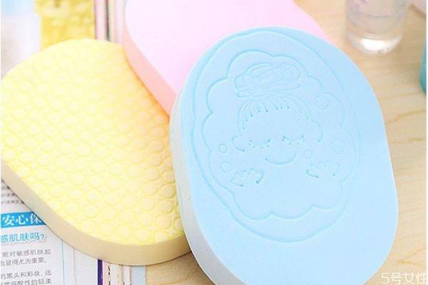 什么情况需要更换洗脸扑 长期不换洗脸扑的坏处 什么情况需要更换洗脸扑 长期不换洗脸扑的坏处