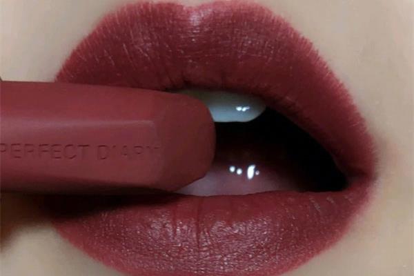 完美日记适合素颜的口红 完美日记卖的最火的两个色号 完美日记适合素颜的口红 完美日记卖的最火的两个色号