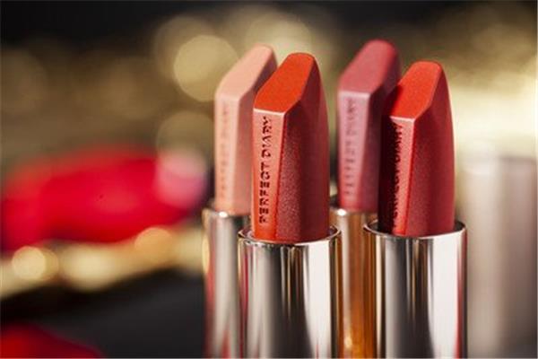 完美日记适合素颜的口红 完美日记卖的最火的两个色号 完美日记适合素颜的口红 完美日记卖的最火的两个色号