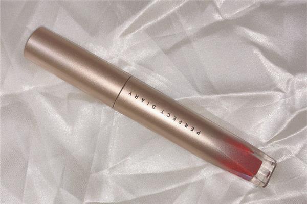完美日记适合素颜的口红 完美日记卖的最火的两个色号 完美日记适合素颜的口红 完美日记卖的最火的两个色号