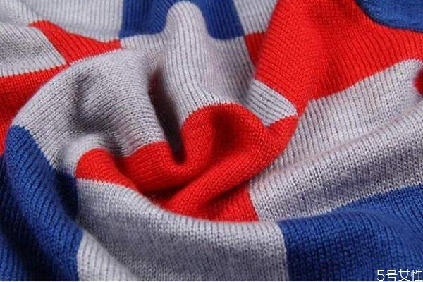 羊毛衫可以水洗吗 羊毛衫应该怎么清洗呢 羊毛衫可以水洗吗 羊毛衫应该怎么清洗呢