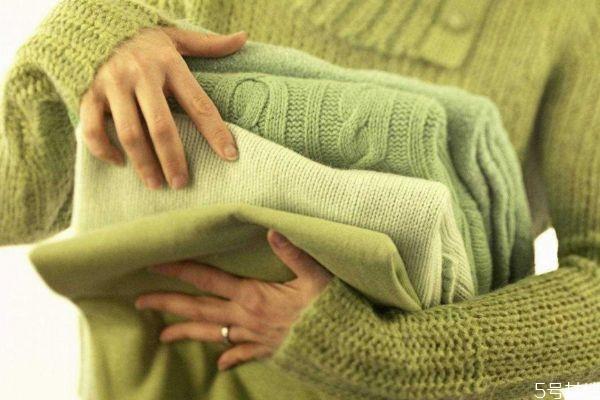 羊毛衫可以水洗吗 羊毛衫应该怎么清洗呢 羊毛衫可以水洗吗 羊毛衫应该怎么清洗呢