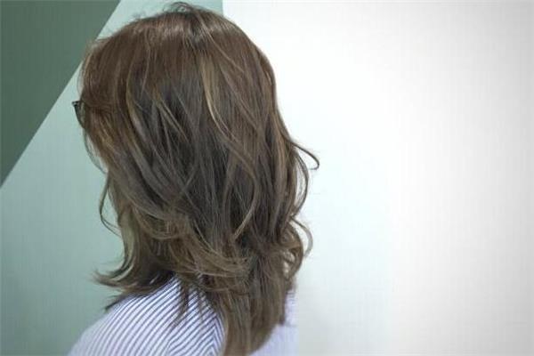 蜂蜜茶色和奶茶色哪个好看 蜂蜜茶色和奶茶色哪个显白 蜂蜜茶色和奶茶色哪个好看 蜂蜜茶色和奶茶色哪个显白