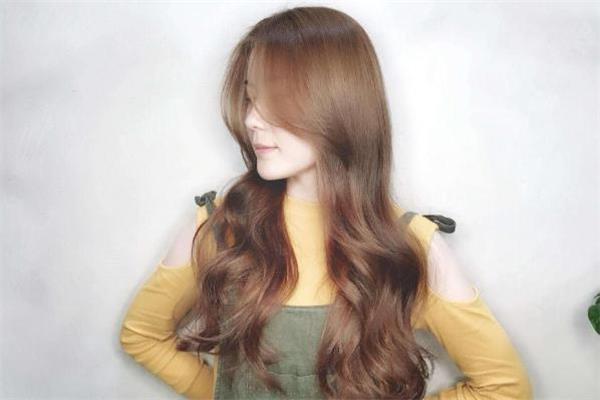 蜂蜜茶色和奶茶色哪个好看 蜂蜜茶色和奶茶色哪个显白 蜂蜜茶色和奶茶色哪个好看 蜂蜜茶色和奶茶色哪个显白