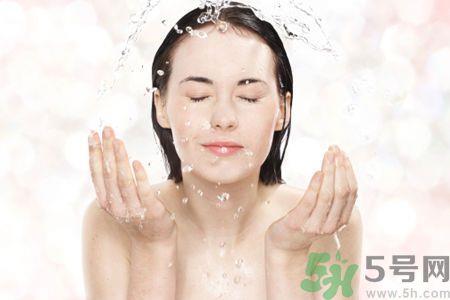 洗脸水里加白醋有什么好处?洗脸水加白醋的功效与作用.jpg 洗脸水里加白醋有什么好处?洗脸水加白醋的功效与作用.jpg