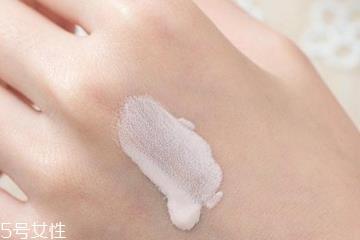 乳液状隔离霜适合什么肤质 脸部干燥时不建议使用 乳液状隔离霜适合什么肤质 脸部干燥时不建议使用