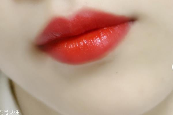 阿玛尼小胖丁302好看吗 盲撸也不会出错的口红 阿玛尼小胖丁302好看吗 盲撸也不会出错的口红