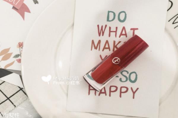 阿玛尼小胖丁302好看吗 盲撸也不会出错的口红 阿玛尼小胖丁302好看吗 盲撸也不会出错的口红