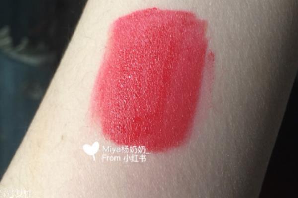 阿玛尼小胖丁302好看吗 盲撸也不会出错的口红 阿玛尼小胖丁302好看吗 盲撸也不会出错的口红