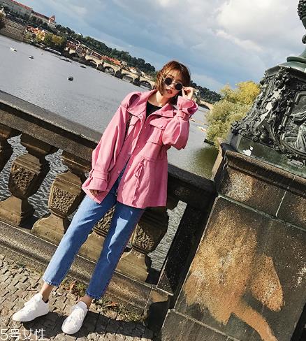 牛仔裤被84染了怎么办?立即冲洗干净 牛仔裤被84染了怎么办?立即冲洗干净