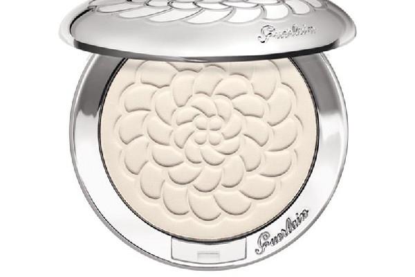 粉饼会闷痘吗 粉饼对皮肤有伤害吗 粉饼会闷痘吗 粉饼对皮肤有伤害吗