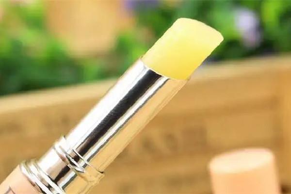 唇膏用到最后拧不出来怎么办 唇膏可以用多久 唇膏用到最后拧不出来怎么办 唇膏可以用多久