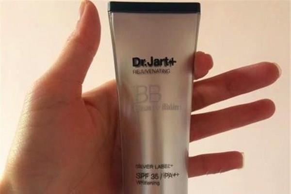 怎么涂bb霜比较自然 涂完bb霜后涂什么 怎么涂bb霜比较自然 涂完bb霜后涂什么