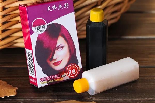 染发膏染在皮肤上如何祛除 染发膏弄到头皮上会怎么办 染发膏染在皮肤上如何祛除 染发膏弄到头皮上会怎么办