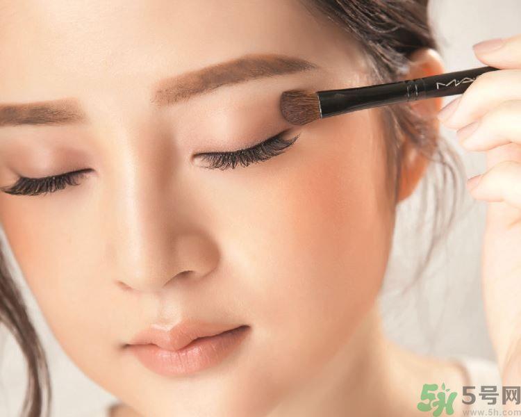 魅力淡妆 让睫毛根根分明