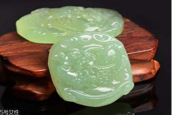 岫岩玉是什么呢 岫岩玉有什么功效呢 岫岩玉是什么呢 岫岩玉有什么功效呢