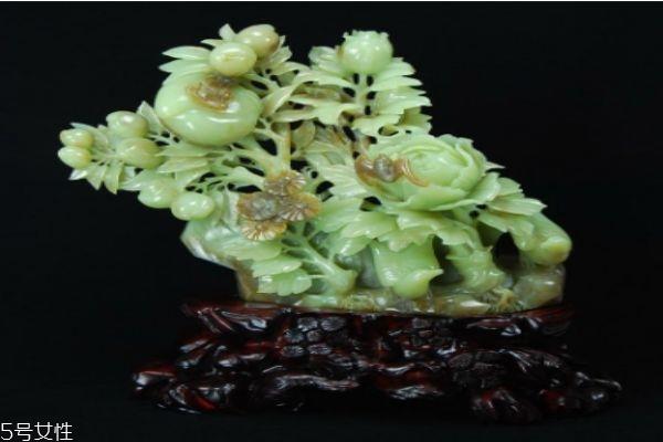 岫岩玉是什么呢 岫岩玉有什么功效呢 岫岩玉是什么呢 岫岩玉有什么功效呢