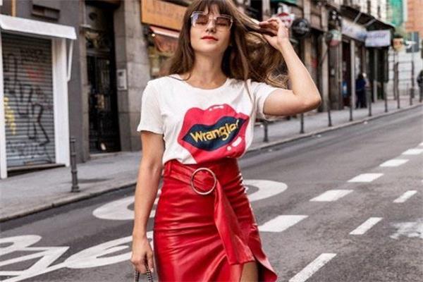 纯棉t恤发黄怎么办 不要使用漂白液 纯棉t恤发黄怎么办 不要使用漂白液