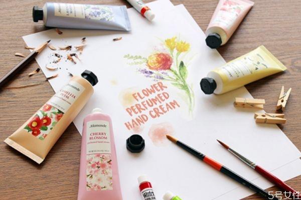 护手霜晚上用戴手套吗 护手霜做手膜要洗吗 护手霜晚上用戴手套吗 护手霜做手膜要洗吗